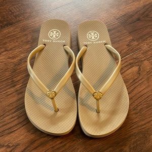 Tory Burch beige flip flops size 7!